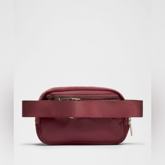 NWOT Lululemon  Everywhere Belt Bag 1L Velour Burgundy - Picture 4 of 10